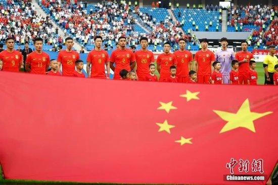 佩通坦泳装图片