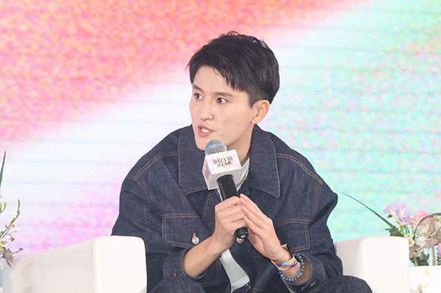 久久久久成人精品一区二区